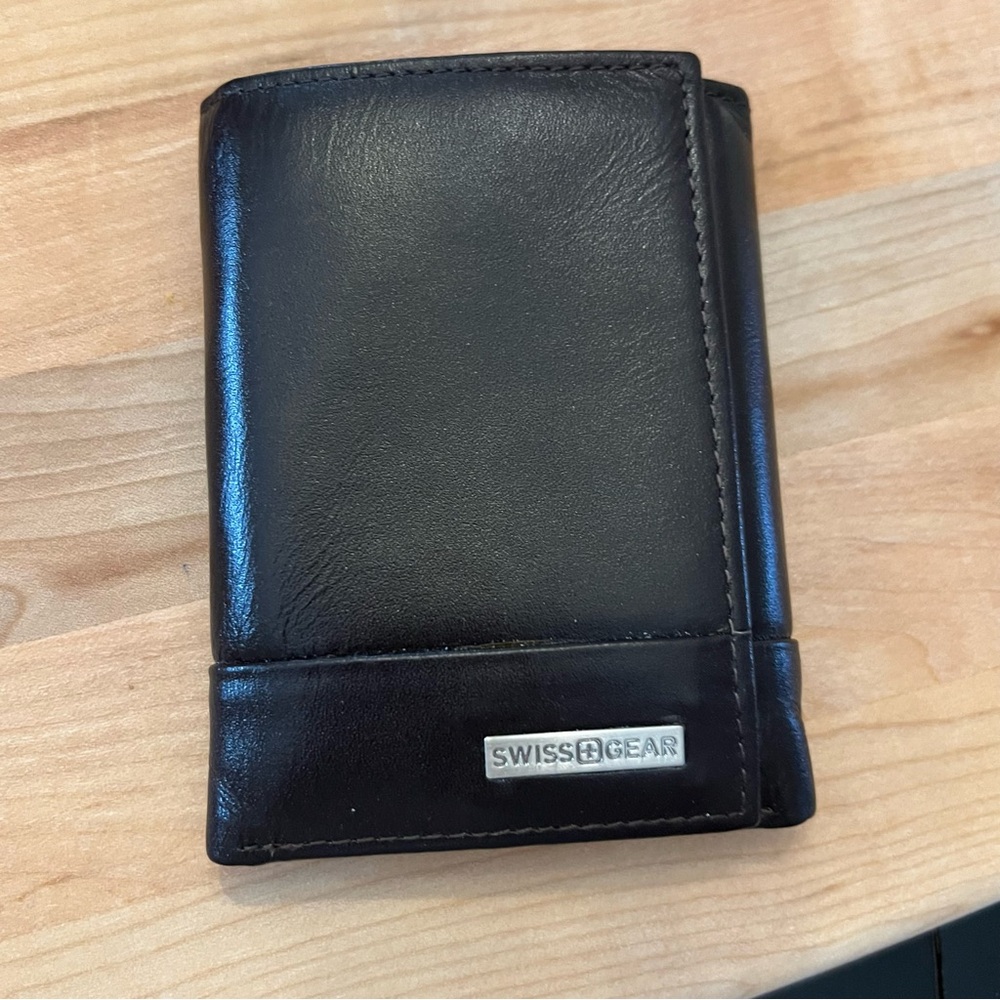 Swiss Gear Moutier Bifold Wallet - Black Leather (Brand New)